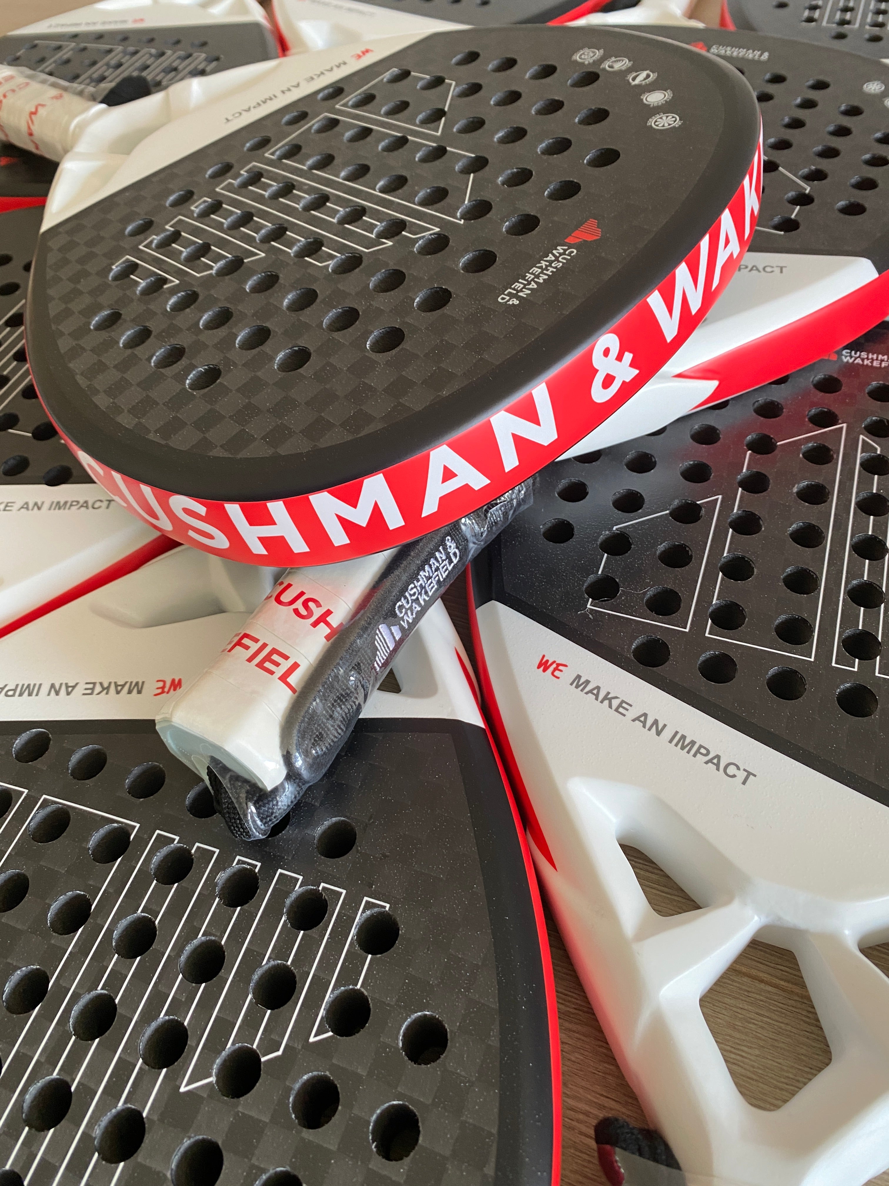 Bedrukte Padel rackets met logo voor Cushman and Wakefield!