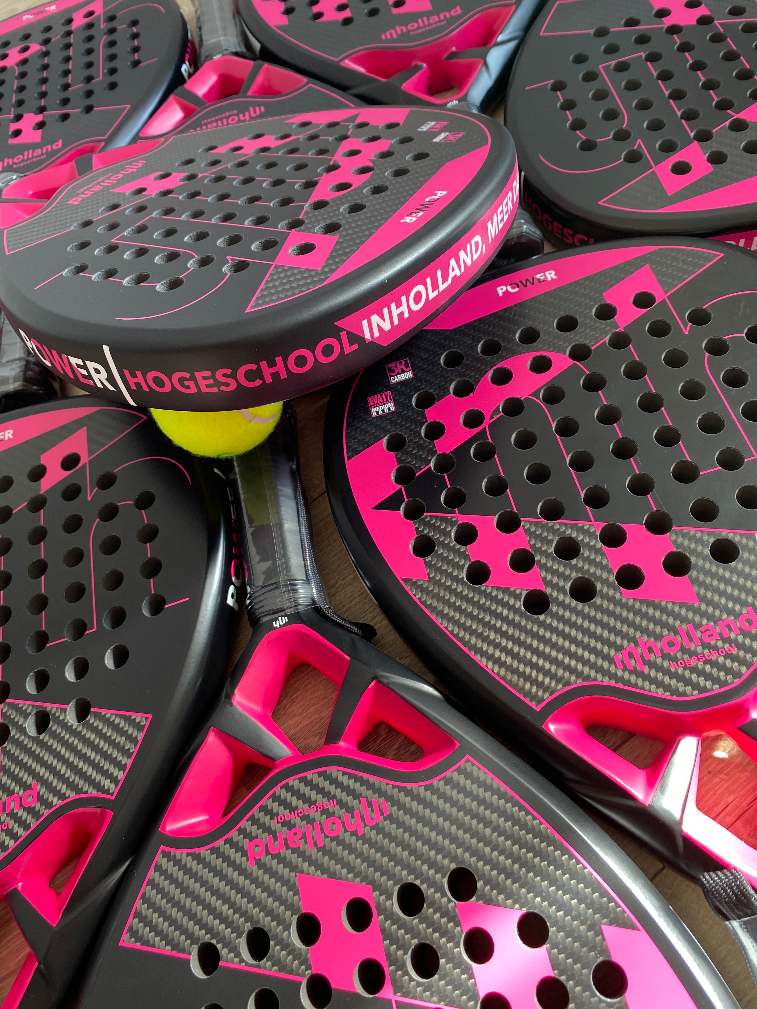Getekende Ruimtes Racket Uitstekend advies gekregen, 3K carbon rackets besteld en cadeau gedaan ...